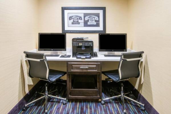 Workspace - Holiday Inn Express Hotel & Suites Ashland an IHG Hotel