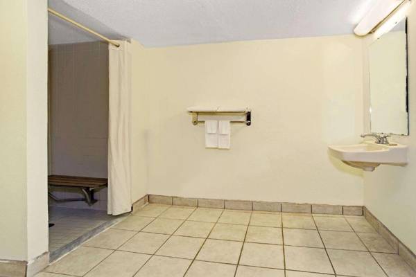 Super 8 by Wyndham Fort Mitchell Cincinnati Area