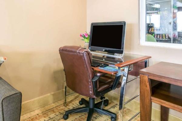 Workspace - Quality Inn & Suites - Horse Cave