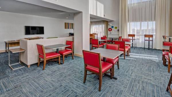 Holiday Inn Express Hotel & Suites London an IHG Hotel