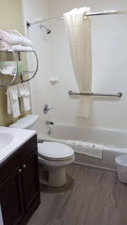 DuPont Suites - Louisville - St. Matthews