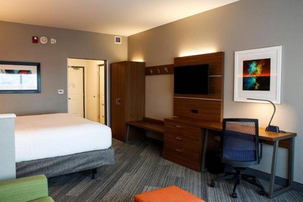 Workspace - Holiday Inn Express & Suites Downtown Louisville an IHG Hotel