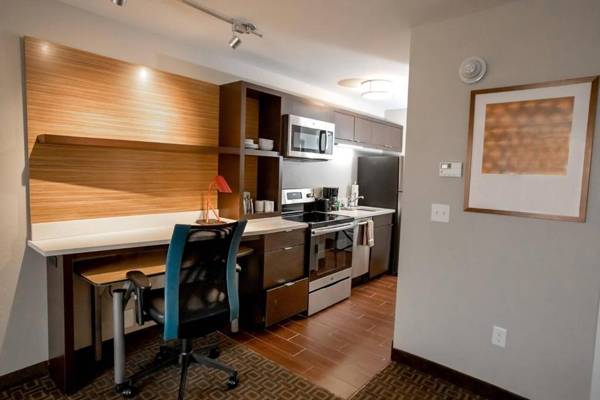Workspace - TownePlace Suites by Marriott Louisville Airport