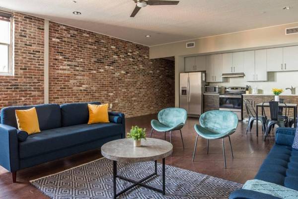 Frontdesk 111 W Main St Apts Downtown Louisville