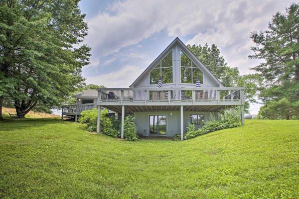 Evolve Lake Cumberland Home Deck and Water Views!