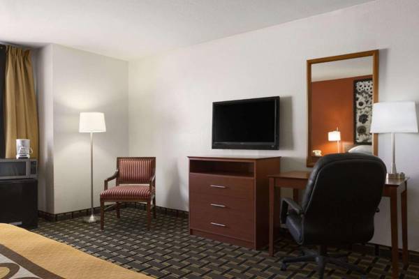 Workspace - Super 8 by Wyndham Prestonsburg