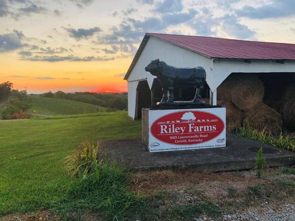 The Lodge @ Riley Farms Comfort & Rest close to The Ark