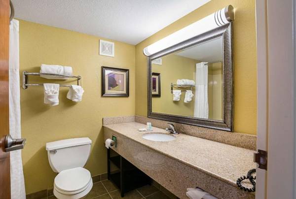 Econo Lodge Inn & Suites