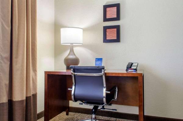 Workspace - Comfort Inn & Suites Covington - Mandeville