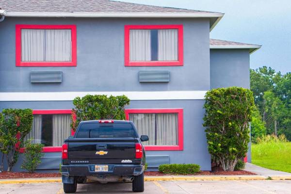 OYO Townhouse Donaldsonville - Gonzale