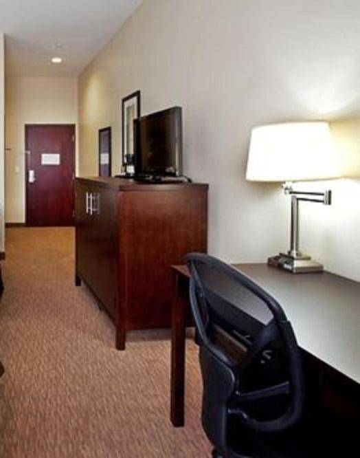 Workspace - Holiday Inn Express - Eunice an IHG Hotel