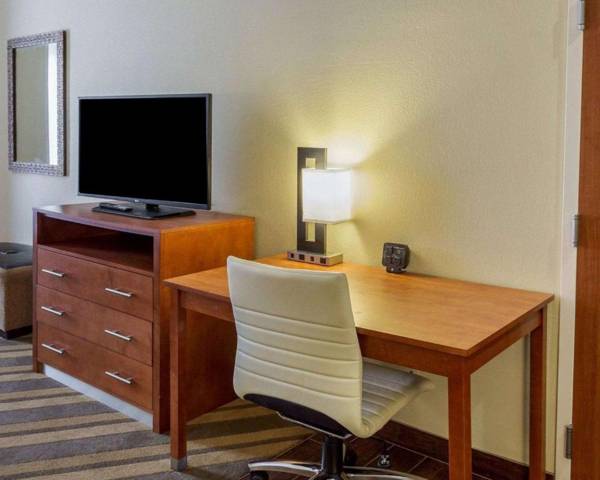 Workspace - Comfort Suites near Tanger Outlet Mall