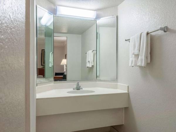 La Quinta Inn by Wyndham New Orleans West Bank / Gretna