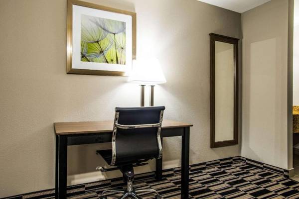 Workspace - Quality Suites Lake Charles Downtown