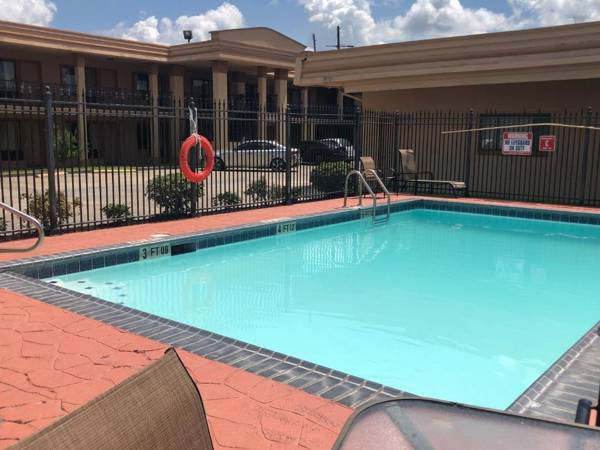 Days Inn by Wyndham Lake Charles