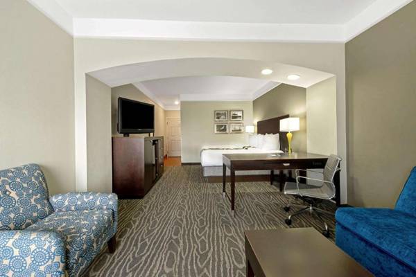 Workspace - La Quinta Inn & Suites by Wyndham Lake Charles Casino Area