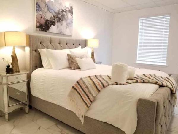 7BR- SLEEPS 15! Celebrity Villa! Great Rates!!