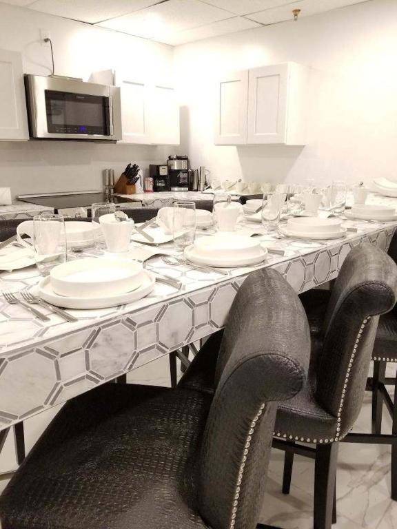 7BR- SLEEPS 15! Celebrity Villa! Great Rates!!