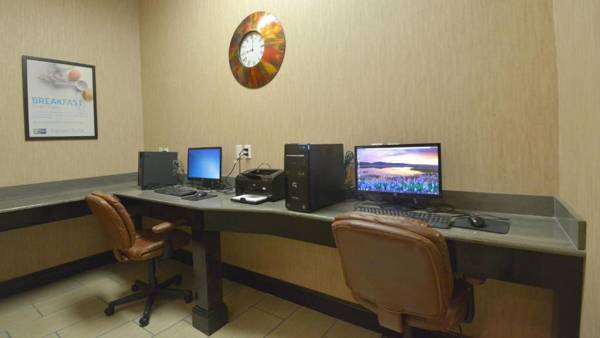 Workspace - Holiday Inn Express Baton Rouge North an IHG Hotel