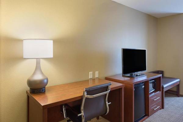 Workspace - Comfort Inn & Suites Zachary