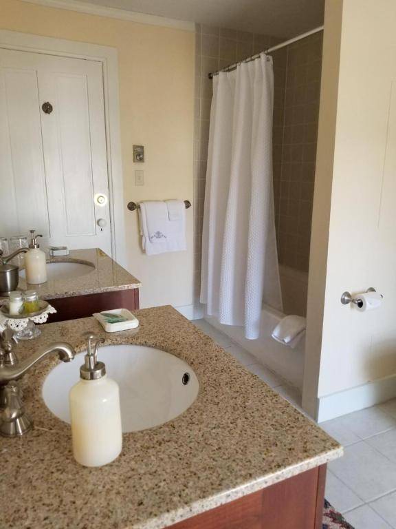 Benjamin F. Packard House Bed and Breakfast