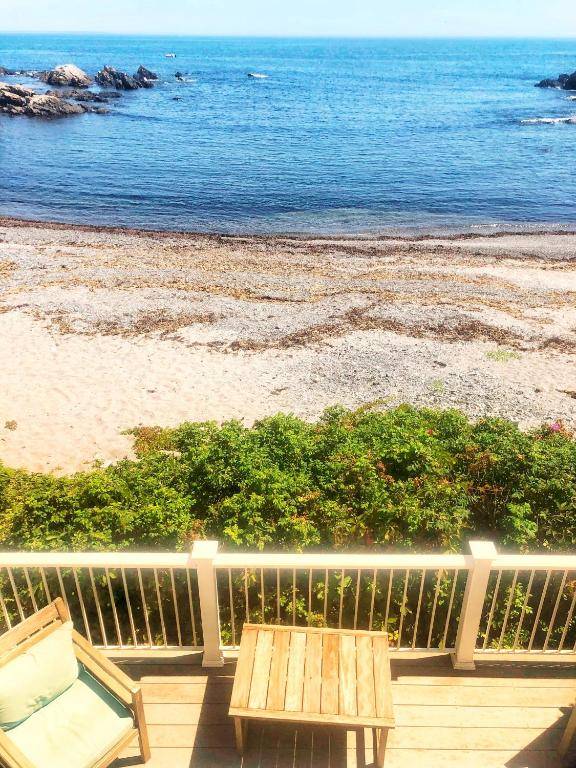 Perkins Cove Oceanfront Cottage