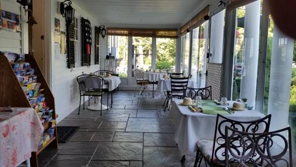 Holiday Guest House Bed & Breakfast