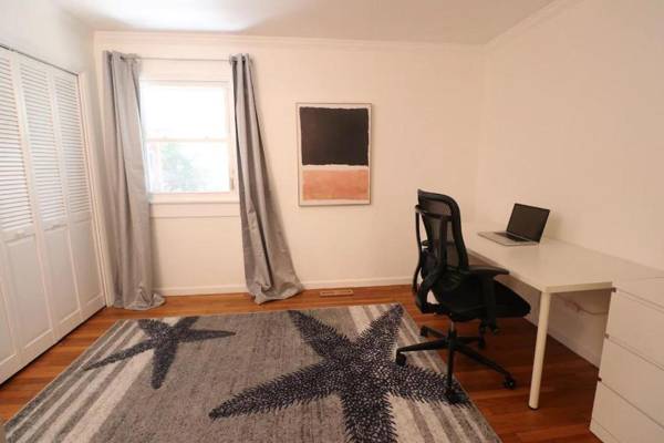 Workspace - Private Single Family Home Close to Both Water and Downtown!