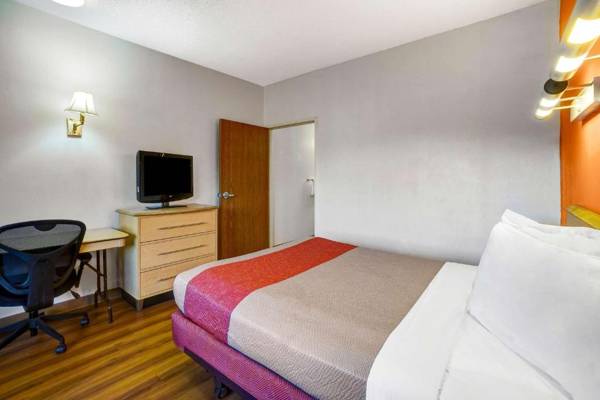 Workspace - Motel 6-La Vale MD - Cumberland