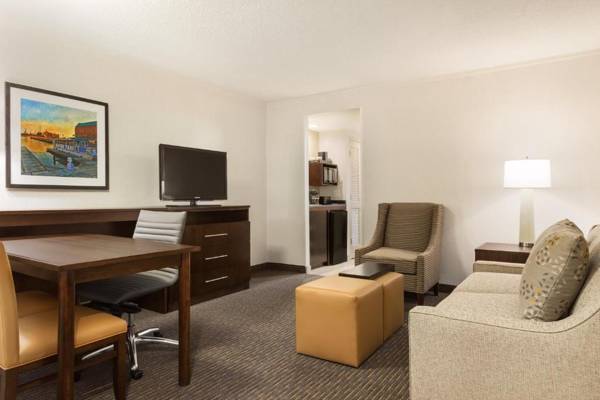 Workspace - Embassy Suites Baltimore - at BWI Airport