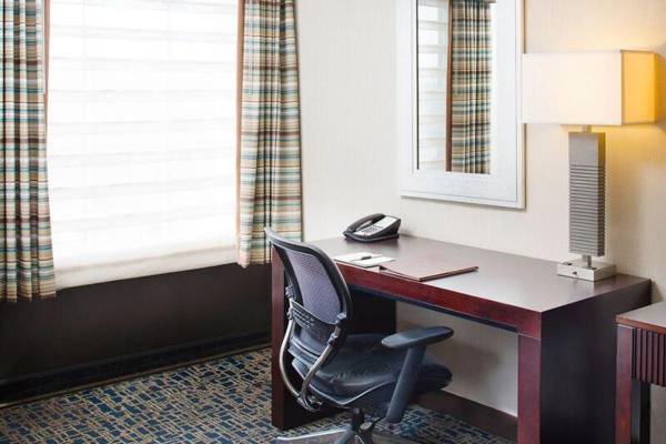 Workspace - DoubleTree by Hilton Baltimore - BWI Airport