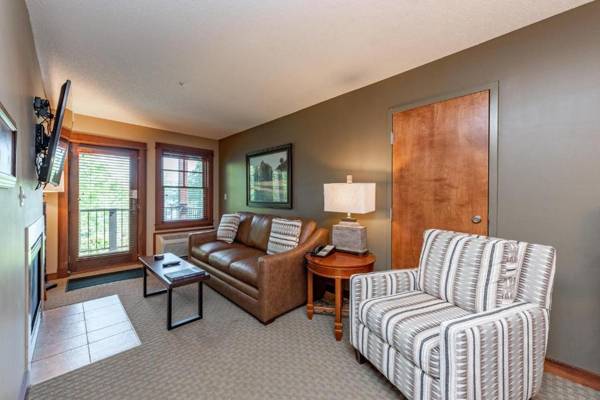 B204 One Bedroom Lake View