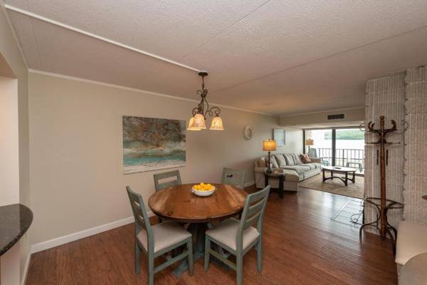 102B - One Bedroom Lakefront Condo with Fireplace & Free WIFI!