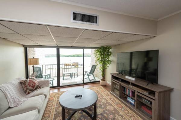 102B - One Bedroom Lakefront Condo with Fireplace & Free WIFI!