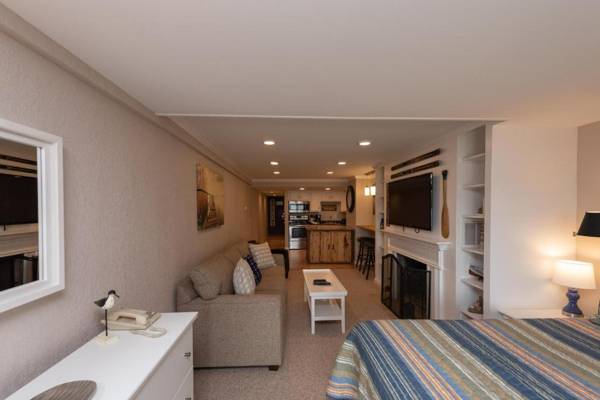 103A - Lakefront Efficiency Style Condo Beautifully Decorated with Balcony!