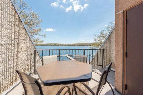 303D - Lakefront 2 Bedroom Condo Close to Indoor Pool & Hot Tub!