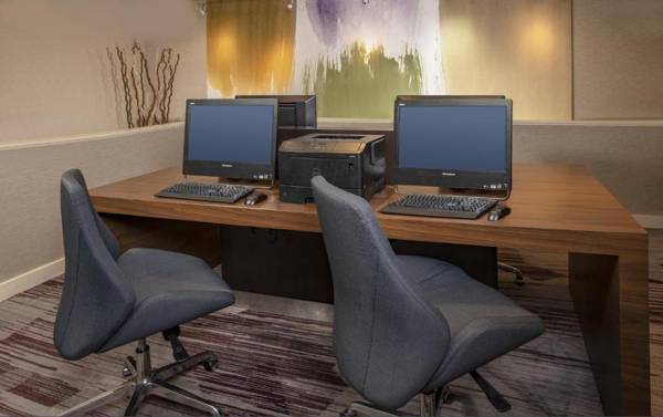 Workspace - Courtyard by Marriott Rockville