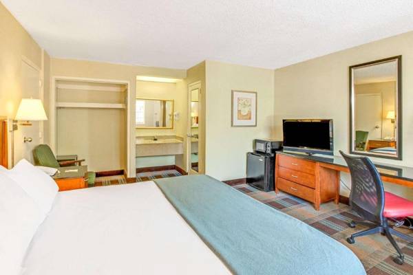 Travelodge by Wyndham Silver Spring