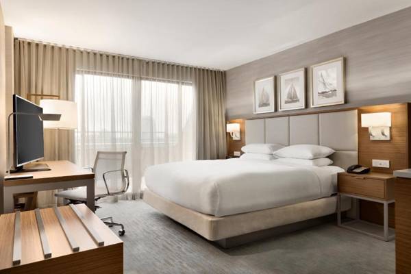 Workspace - DoubleTree Suites by Hilton Hotel Boston - Cambridge