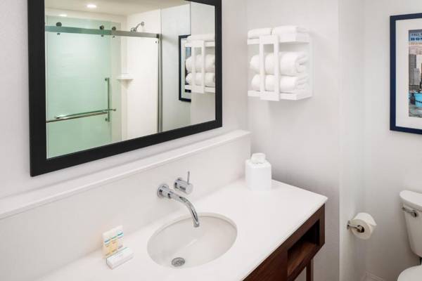 Hampton Inn Boston Seaport District