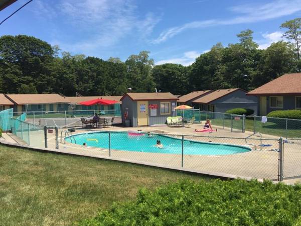 Captain's Lodge Motel