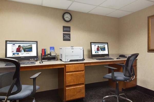 Workspace - Hampton Inn & Suites Greenfield