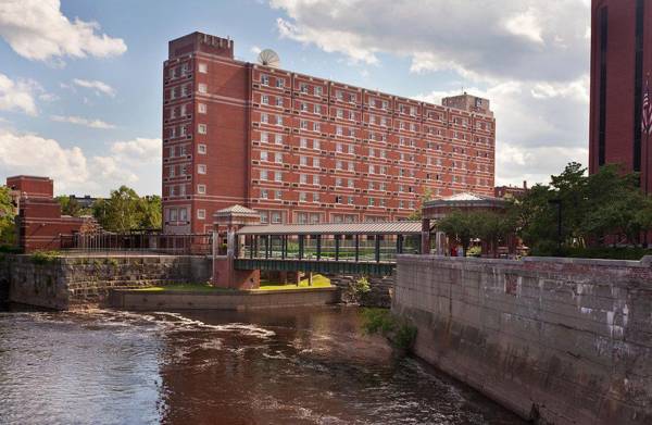 Umass Lowell Inn And Conference Center