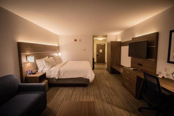 Workspace - Holiday Inn Express & Suites - Boston South - Randolph an IHG Hotel