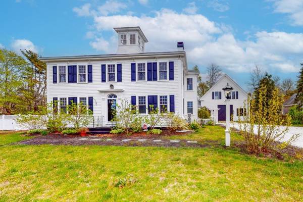 The Yarmouth House & Carriage House