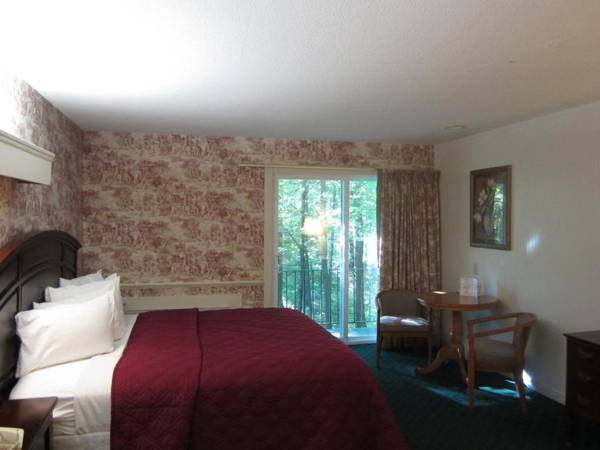 Publick House Historic Inn and Country Motor Lodge