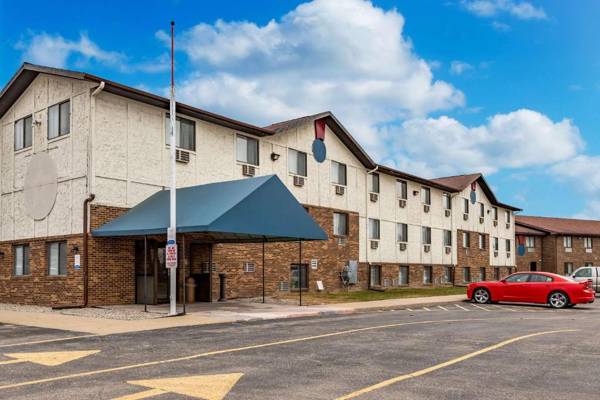 Econo Lodge Inn & Suites