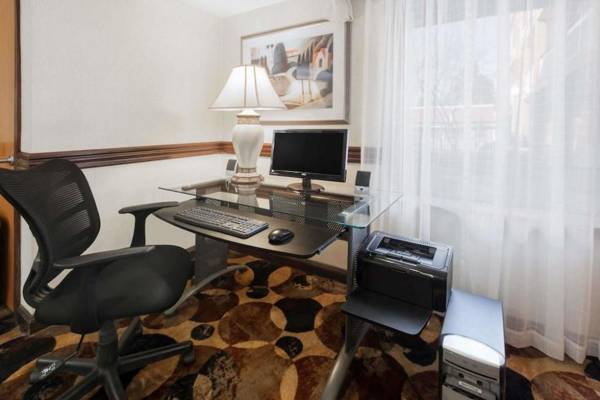 Workspace - Baymont Inn & Suites Auburn Hills