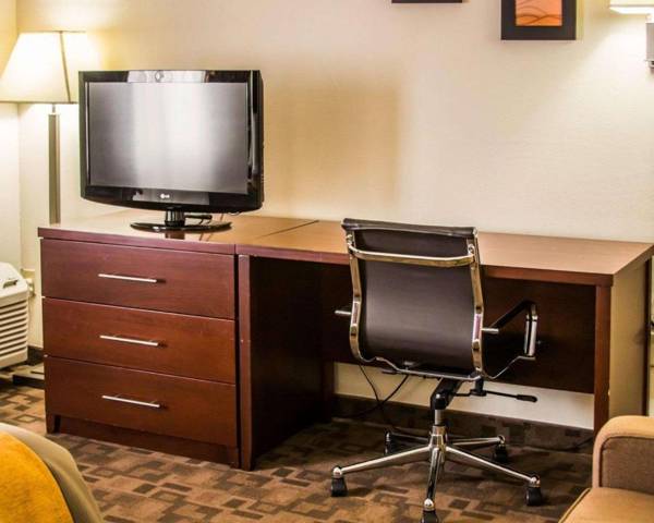 Workspace - Comfort Inn Birch Run