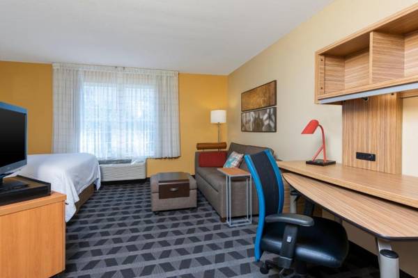 Workspace - TownePlace Suites by Marriott East Lansing